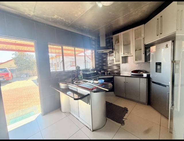 3 BEDROOM HOUSE FOR SALE IN VANDERBIJLPARK SE 6
